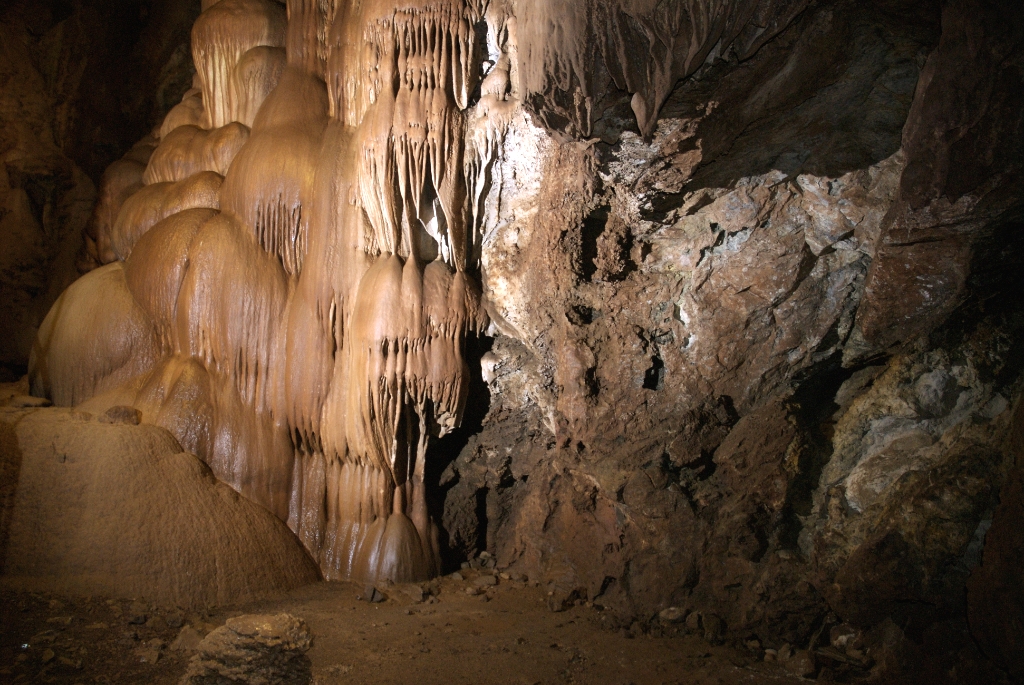 Moaning Caverns photograph. 