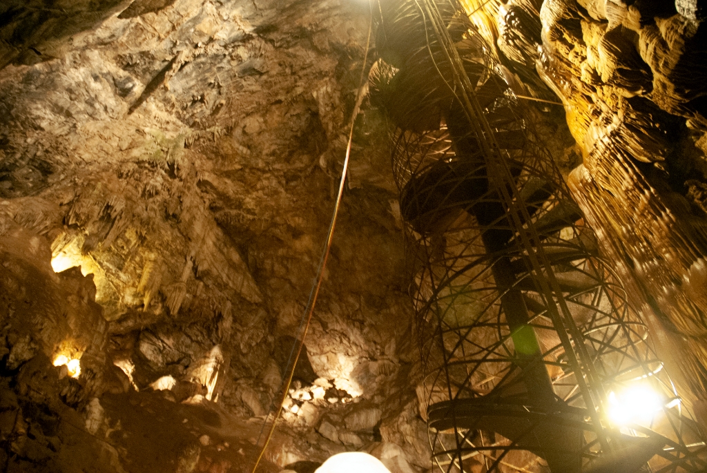 Moaning Caverns photograph. 